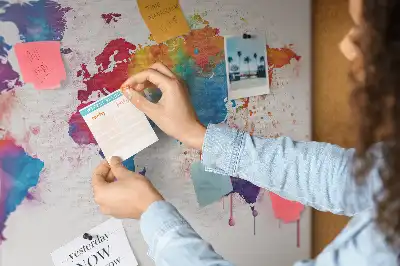 Nástěnka do dětského pokoje s motivem geografické kontinentální mapy