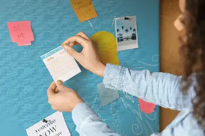 Nástěnka korková Kresba žárovky