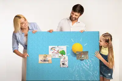 Korková nástěnka s kresbou žárovky