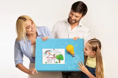 Korková nástěnka s kresbou žárovky