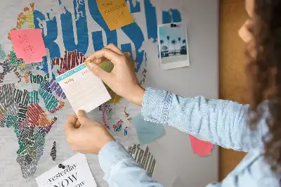 Nástěnka do dětského pokoje Geografie z písmen a slov