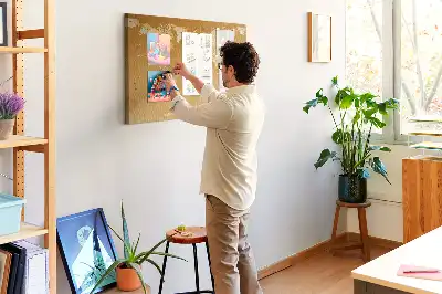Nástěnná korková nástěnka s mapou světa