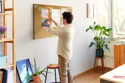 Nástěnná korková nástěnka s mapou světa