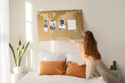 Nástěnná korková nástěnka s mapou světa