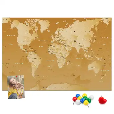 Nástěnná korková nástěnka s mapou světa