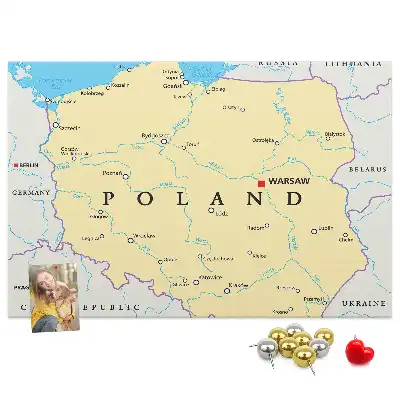Korková nástěnka s politickou mapou Polska