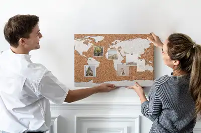 Korková nástěnka s přírodním motivem mapy