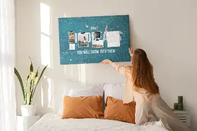 Korková nástěnka s motivačním textem