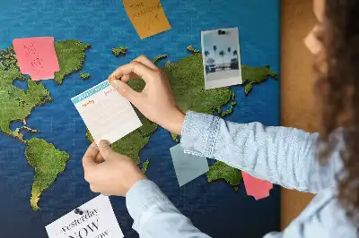 Nástěnka do dětského pokoje s motivem kontur států světa