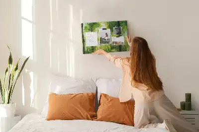 Korková nástěnka s motivem lesa se stromy