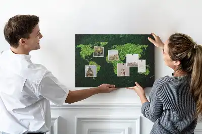Nástěnka do dětského pokoje s motivem travnaté mapy světa