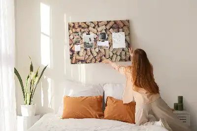 Korková nástěnka s motivem vinařských zátek