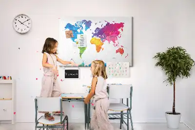 Korková nástěnka s motivem abstraktní mapy světa