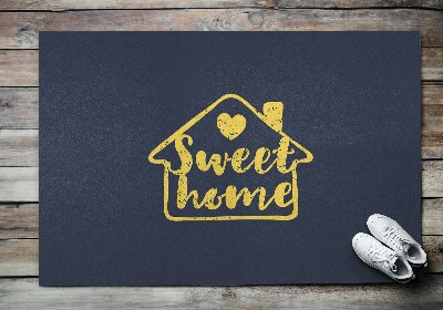 Rohože před vstupními dveřmi S nápisem Home Sweet Home